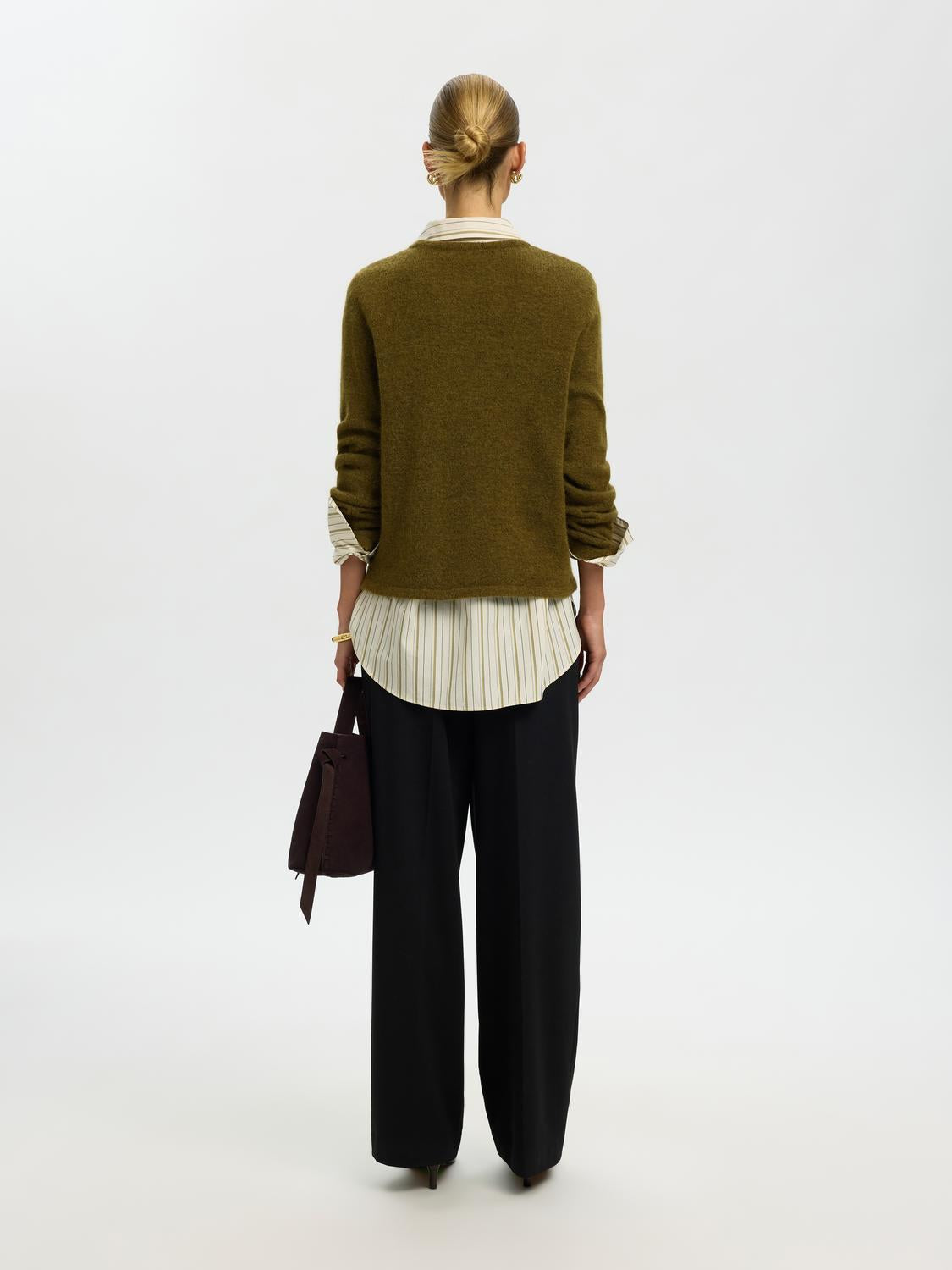 model_shot-back